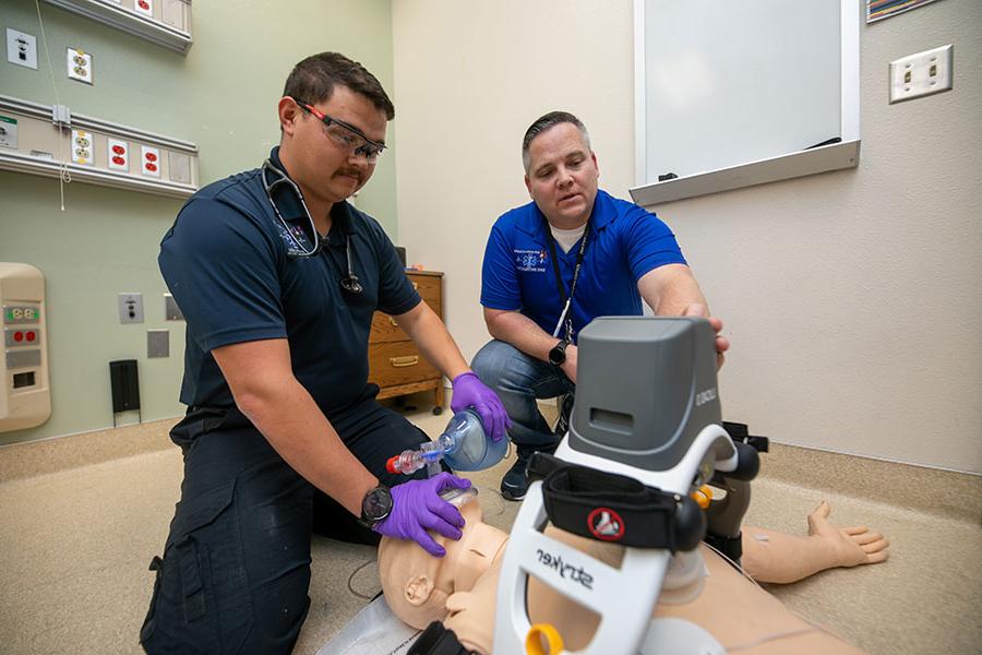 students in a lab for the paramedic certificate program at SJC.